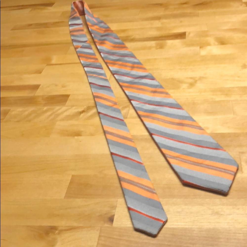 Reversible tie